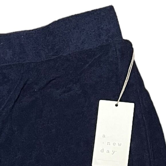 A New Day Women’s  Mid Rise Navy Terrycloth Shorts, Size 3X, NWT - Picture 6 of 11